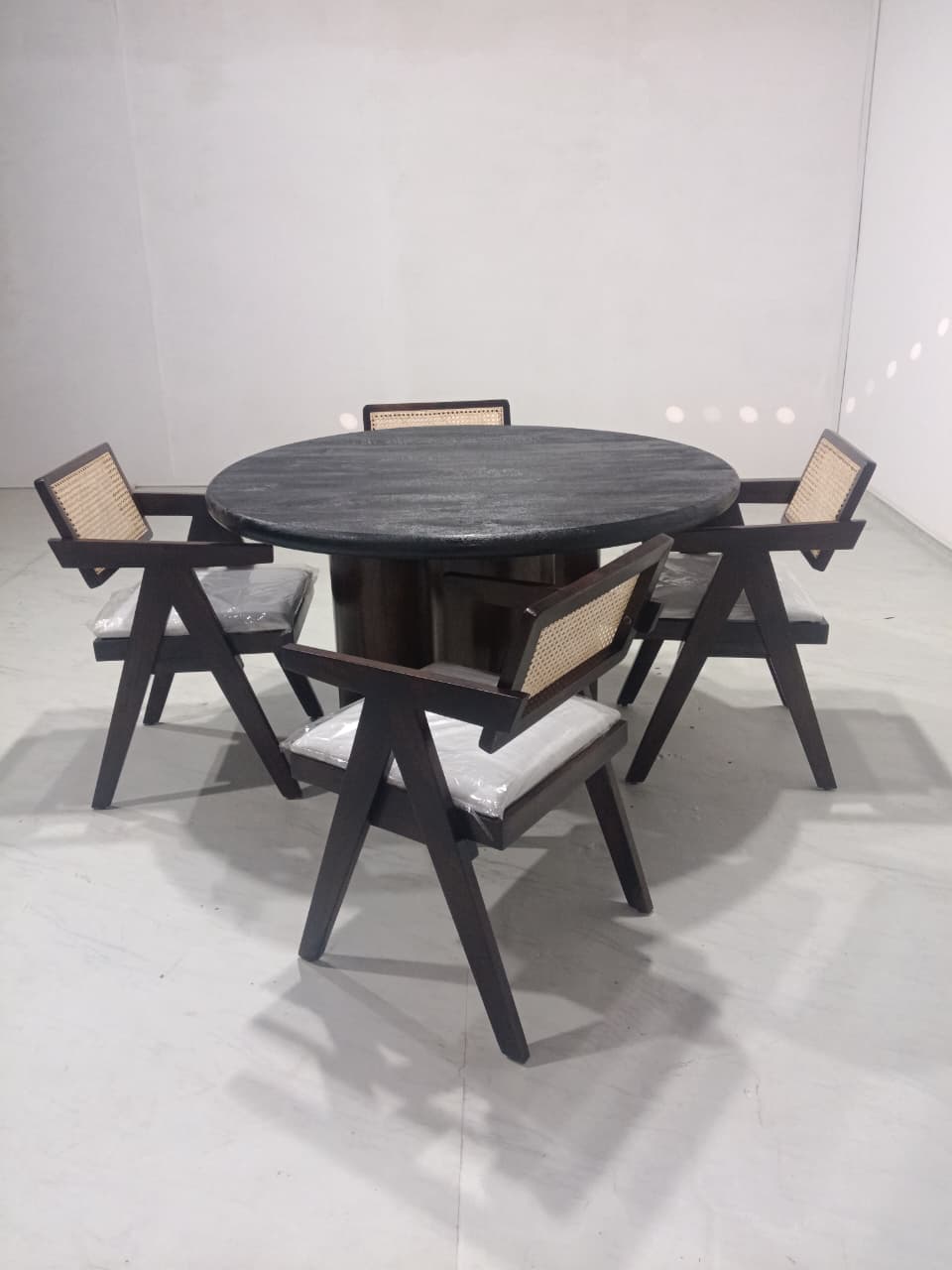 Amor Round Dining Set -  Textured top - 4 Seater