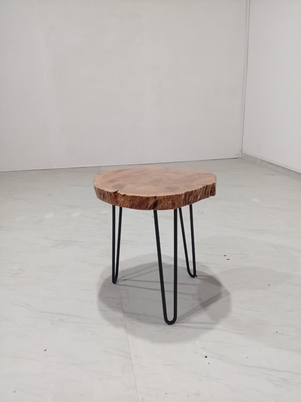 Grain Edge Side table - Acacia Wood Natural Polish