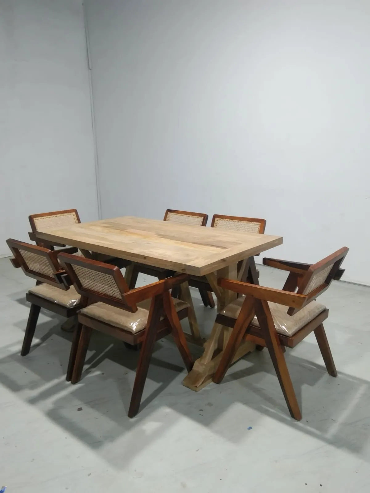 Gable Large Dining Table with Pierre Chairs - 6 Seater/175 cm • Natural Polish on Mango Wood • Cookie (Bouclé)