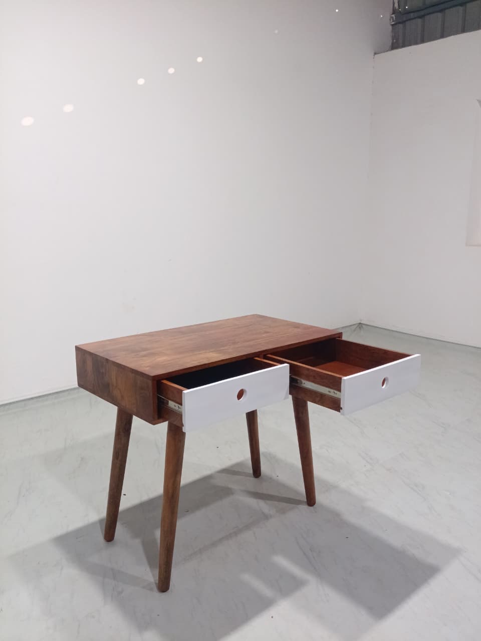 Jakob Work Desk - Honey Polish