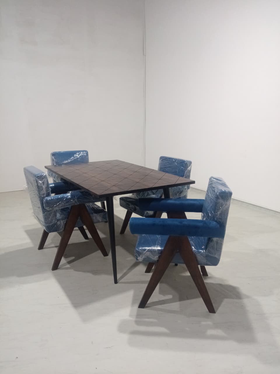 Eleanor Shelly Dining Set - 4 Seater